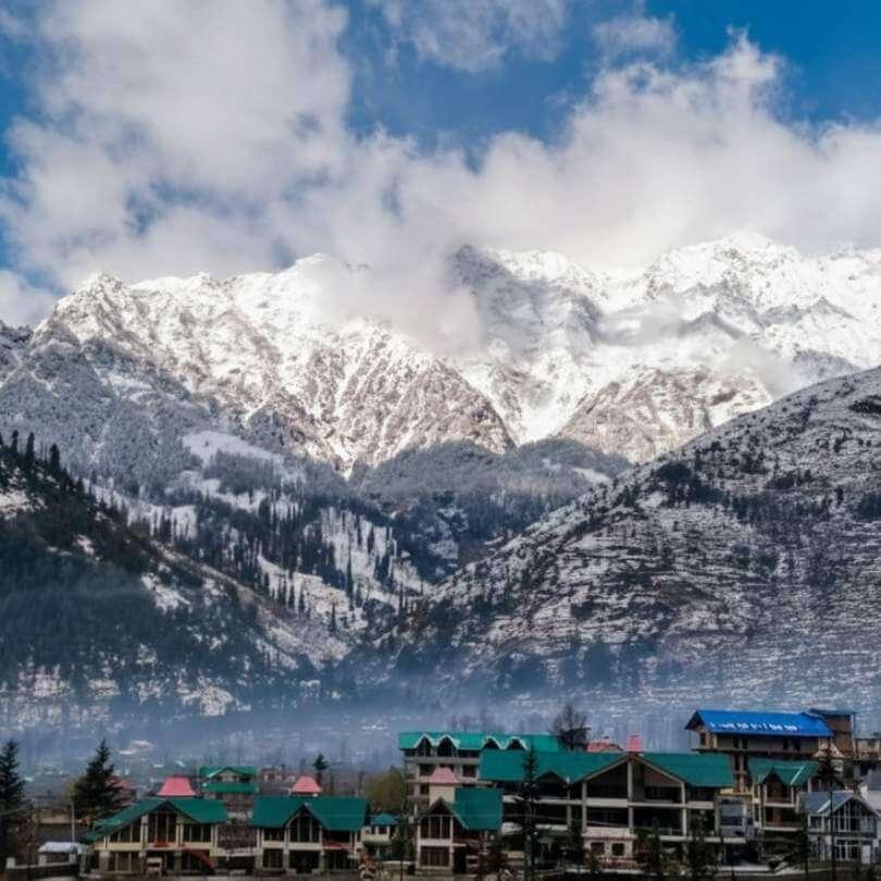 Kullu Valley along the Beas river on the Manali tour package