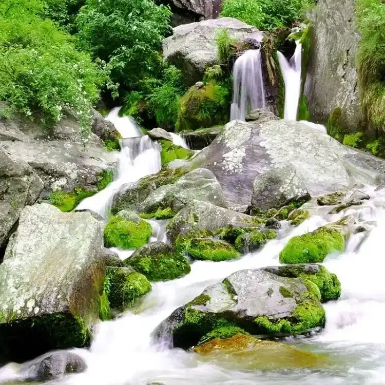 Trek to Jogini Falls