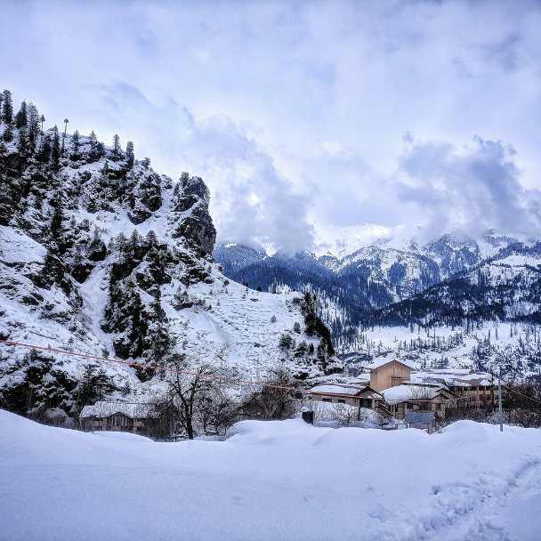 Mountain road between Kothi and Gulaba near Manali
