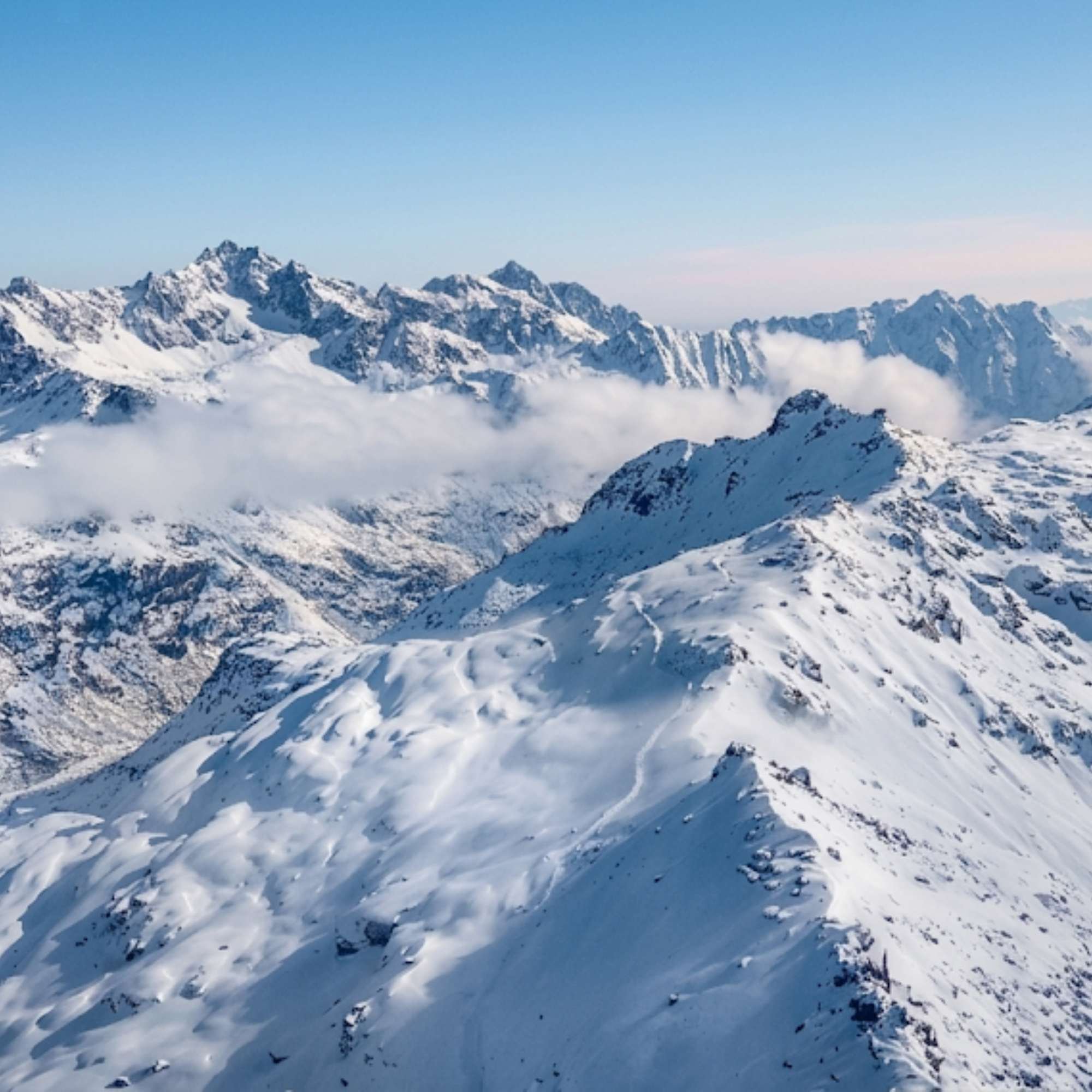 Snow covered slopes of Apharwat Peak in Gulmarg