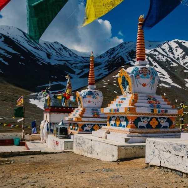 kunzum pass in april