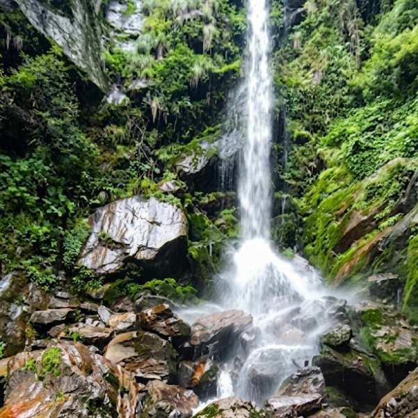 Location view of Barshangarh Waterfall in the Sainj Valley forest