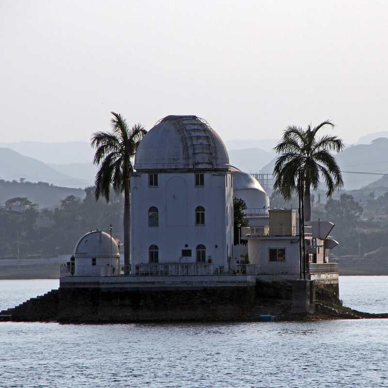 Sunset view over Fateh Sagar Lake in Udaipur.jpg