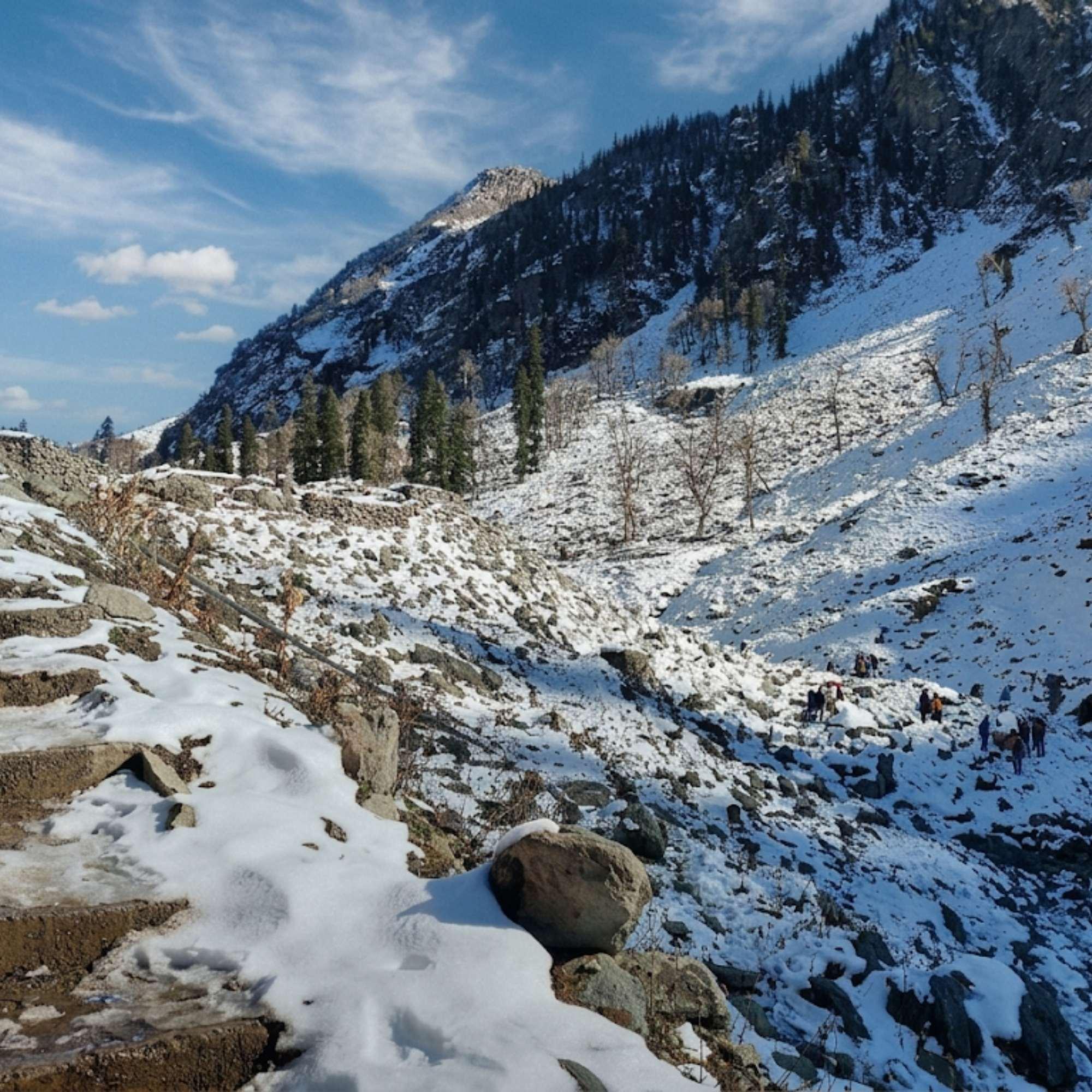 Snow-Covered Chandanwari Valley with Stunning Mountain Views.jpg