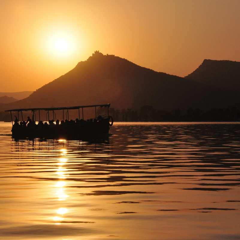 Peaceful lakeside scenery at Fateh Sagar Lake Udaipur.jpg