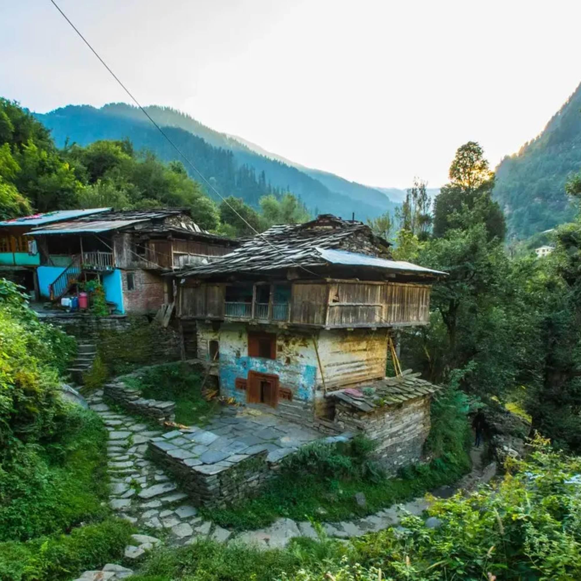 Best view from Old Manali looking towards the mountains