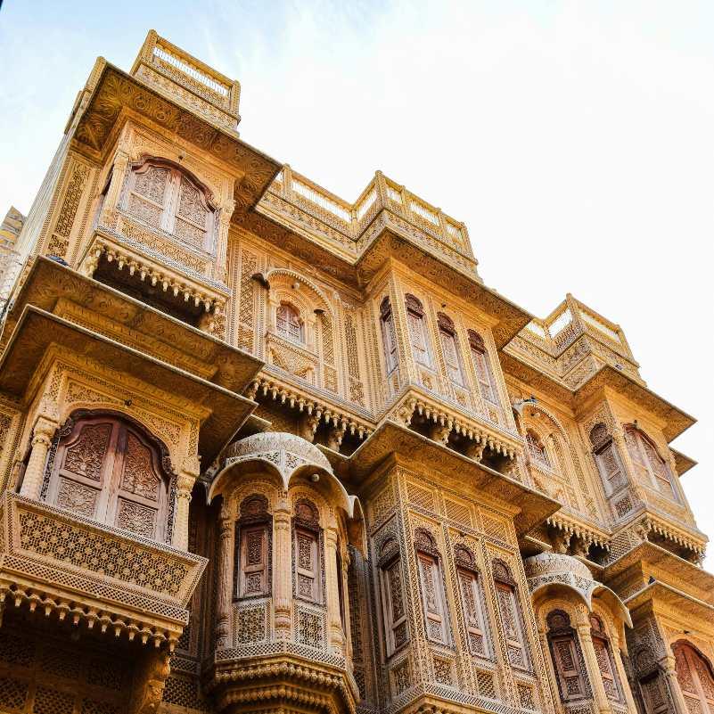 Ornate balconies and windows of Bagore Ki Haveli.jpg