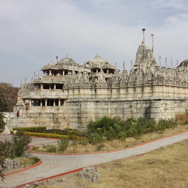 Ornate marble pillars at Ranakpur Jain Temples.jpg
