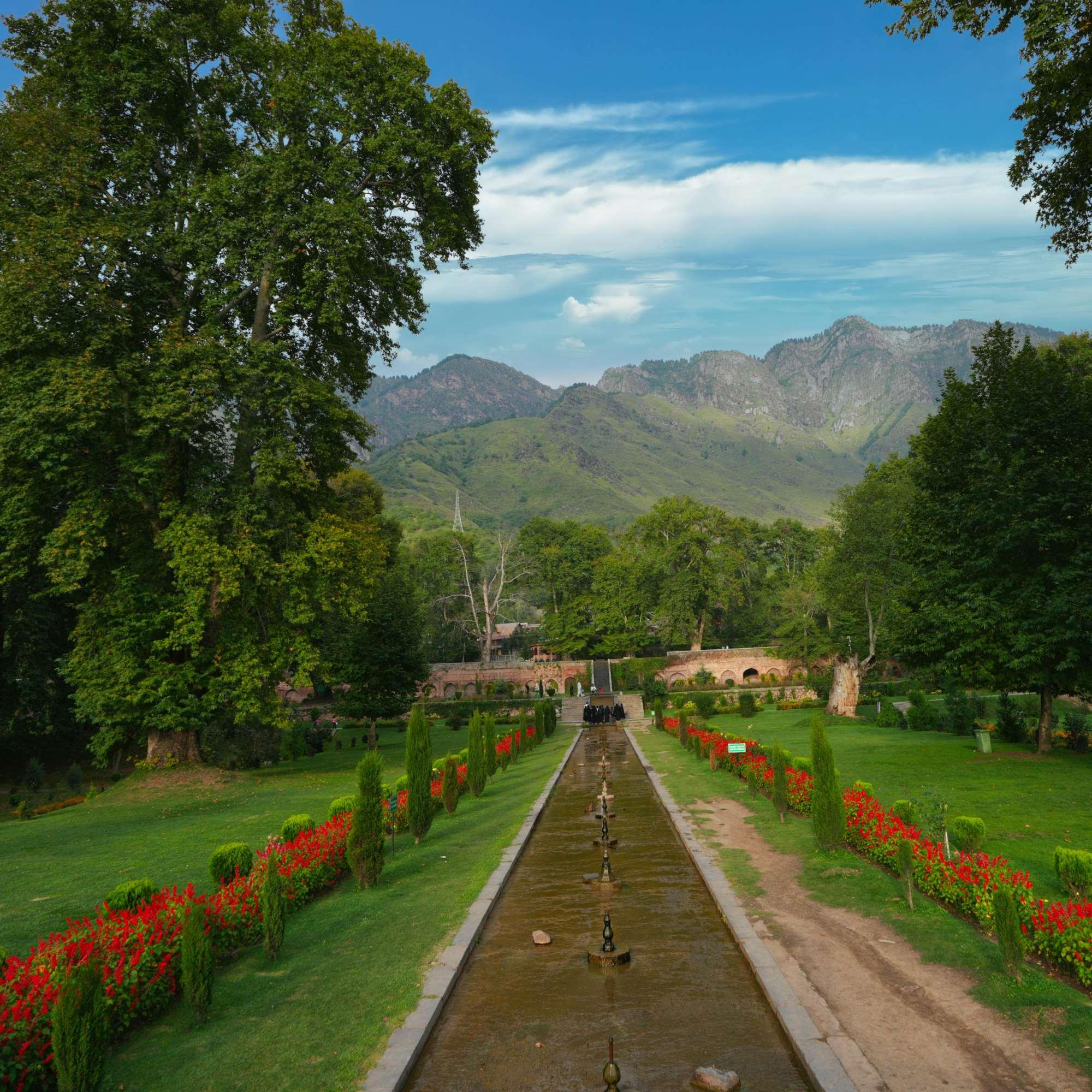 Best Time to Visit Nishat Bagh Srinagar.jpg