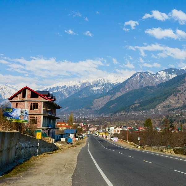Bhuntar Airport to Manali taxi