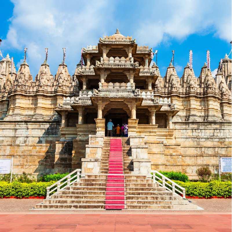 Ranakpur Jain Temples surrounded by the Aravalli Hills.jpg
