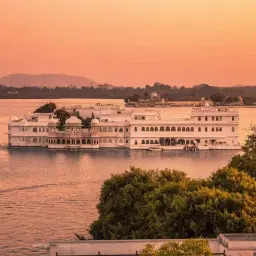 luxury-udaipur-honeymoon-tour-with-lake-view-stay-4d3n