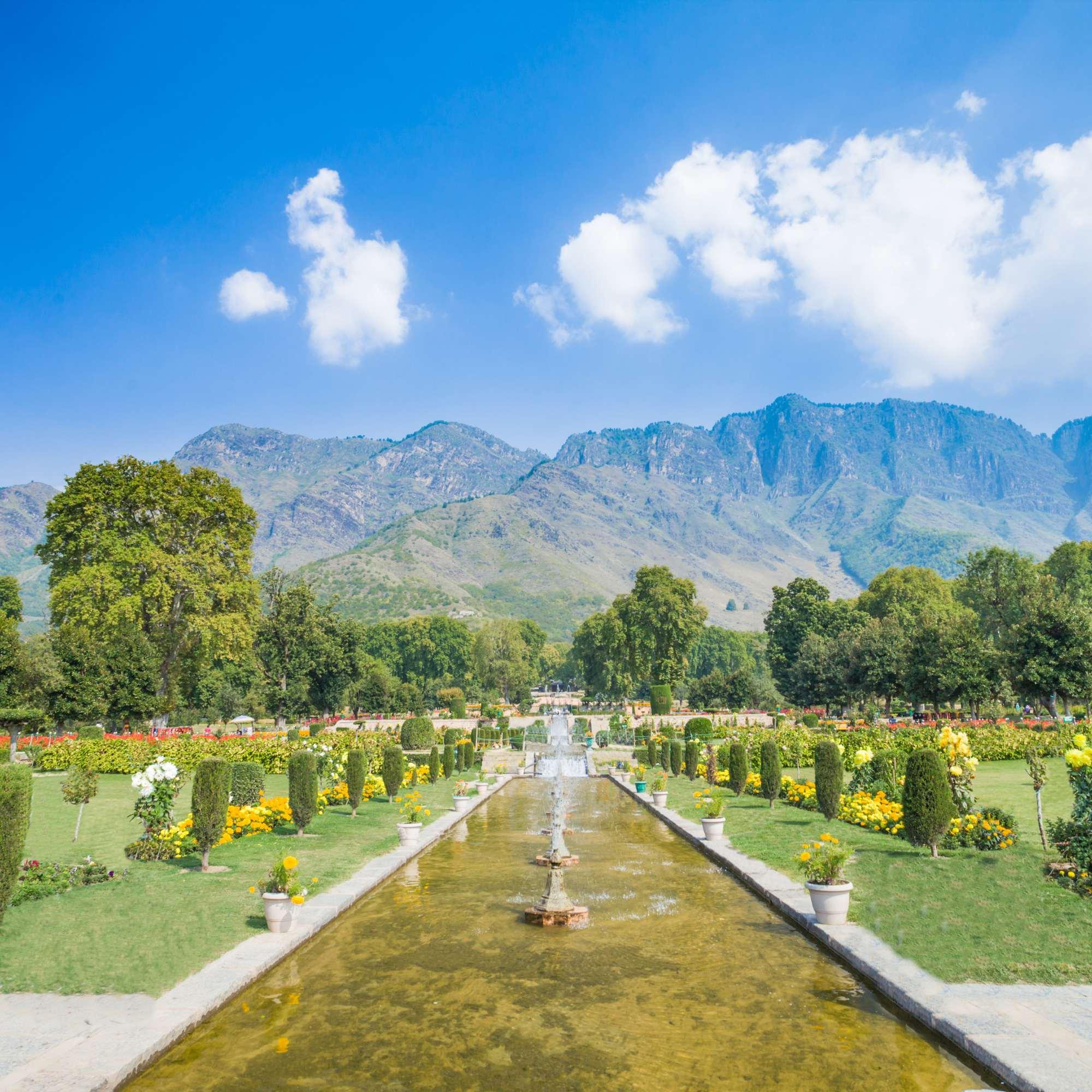 Nishat Bagh Srinagar – The Beautiful Garden of Bliss.jpg