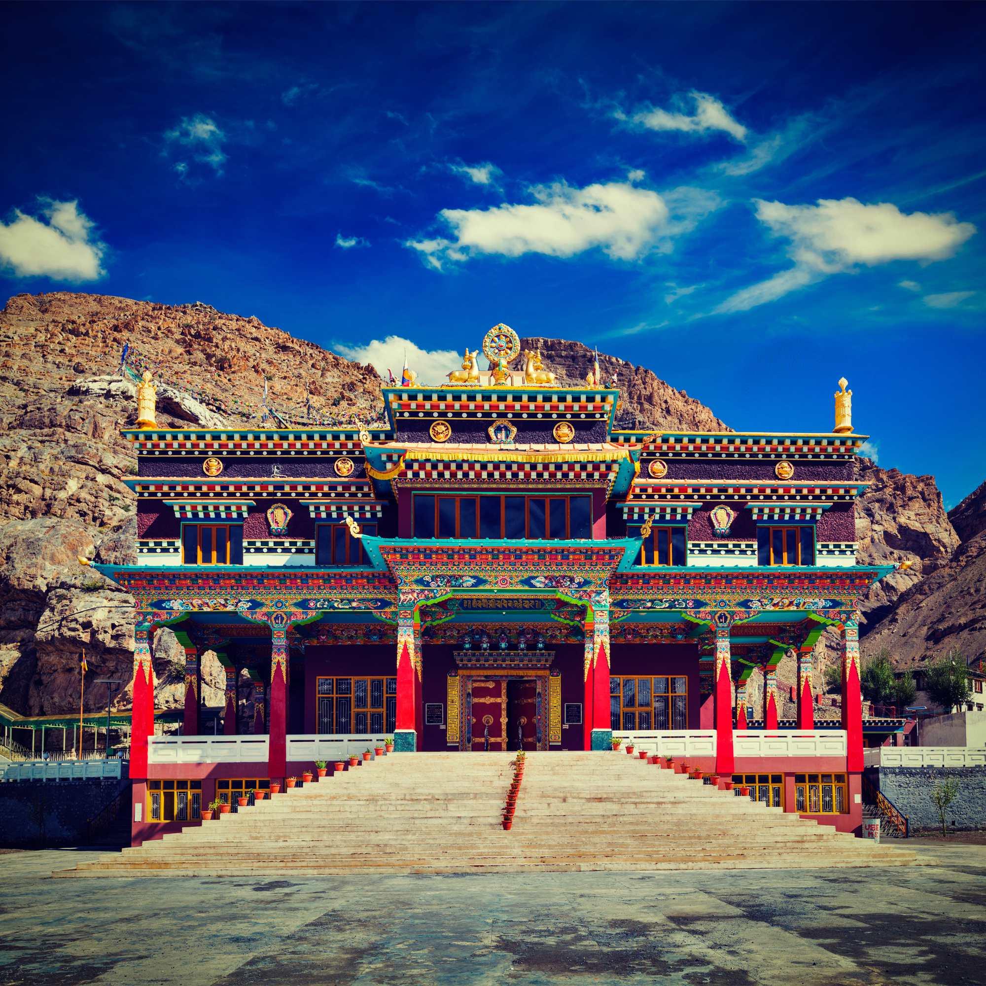 Share Hot Food in a Warm Homestay