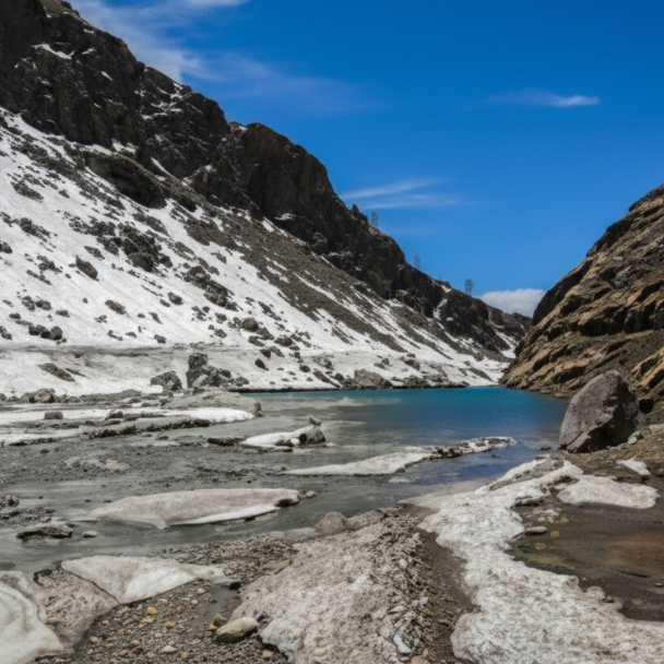 Snow covered landscape near Marhi and Rohtang highway