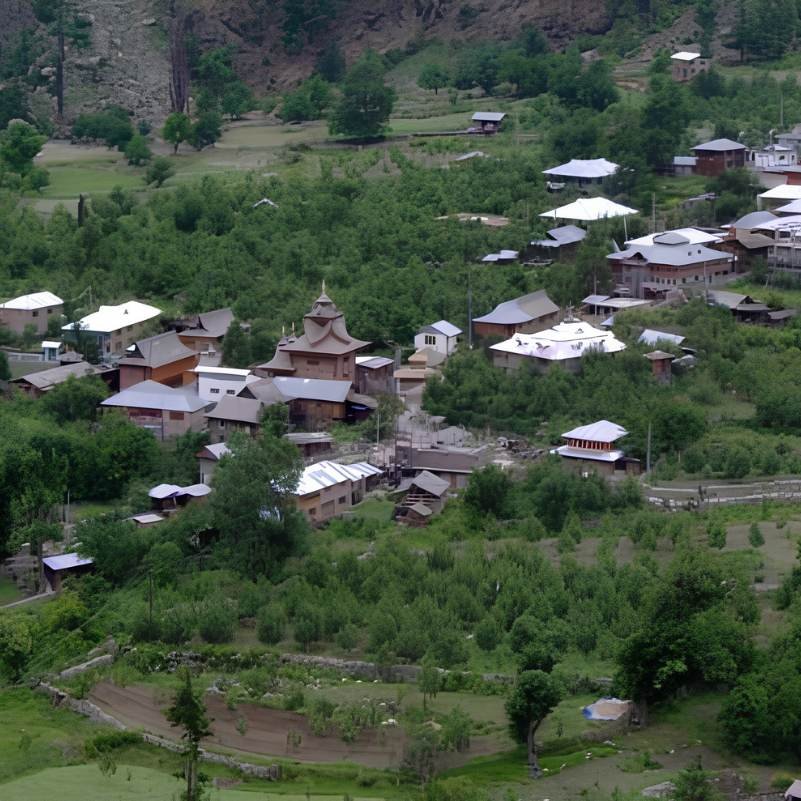 Batseri village with traditional Kinnauri houses near Sangla