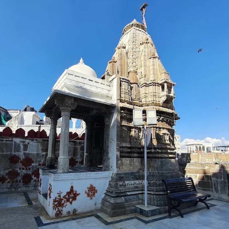 Ornate entrance of Jagdish Temple in Udaipur.jpg