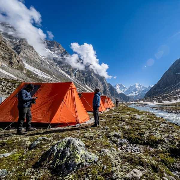 stay near chandratal without camping