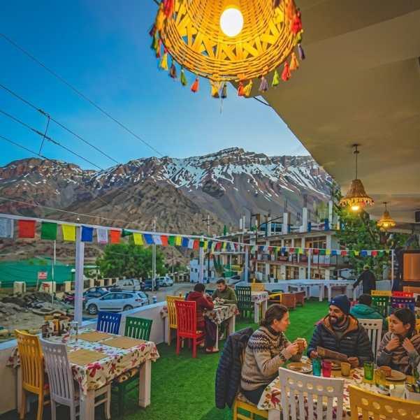 where to eat on manali to chandratal route