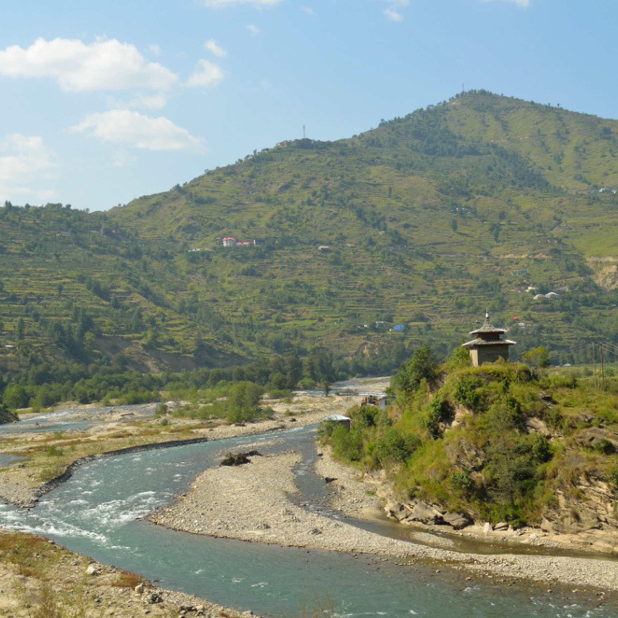 Peaceful landscape of Kharapathar, Shimla, perfect for nature lovers and offbeat travel photography.jpg