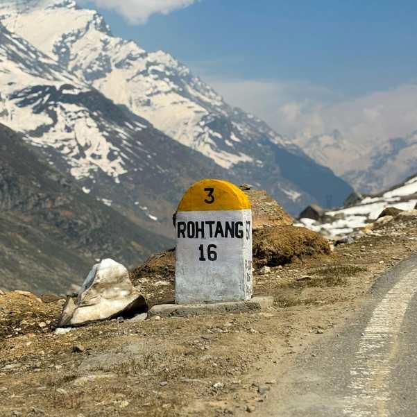 best stops between manali and chandratal