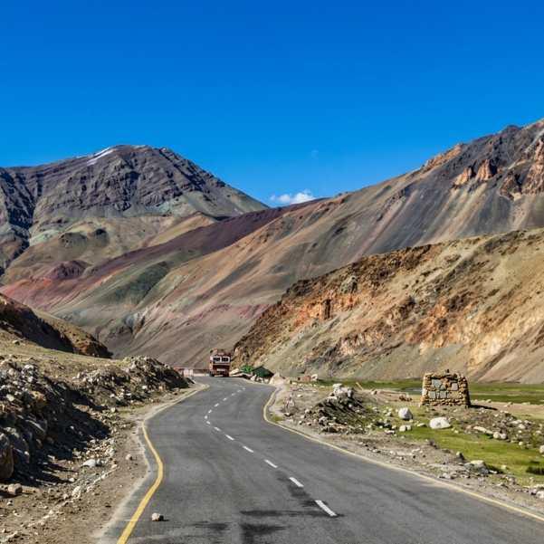 how to reach leh ladakh