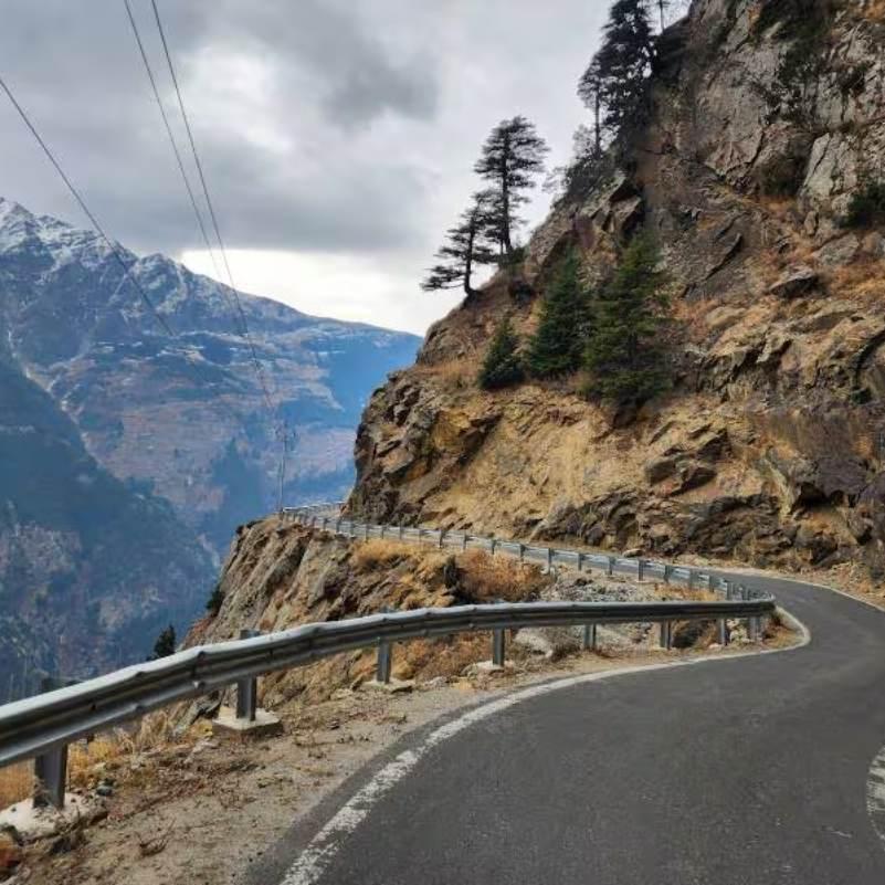 Narrow cliff road at Suicide Point near Kalpa in Kinnaur