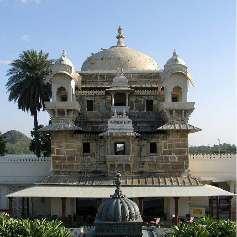 Sunset view of Jag Mandir Island Palace in Udaipur.jpg