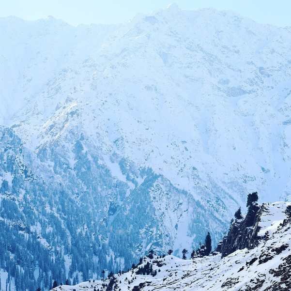 Gulaba viewpoint and snow point near Manali on the Rohtang highway