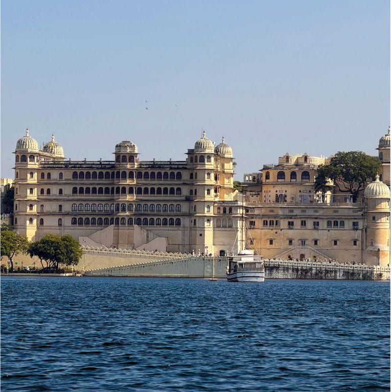 Traditional Rajasthani architecture at City Palace Udaipur.jpg