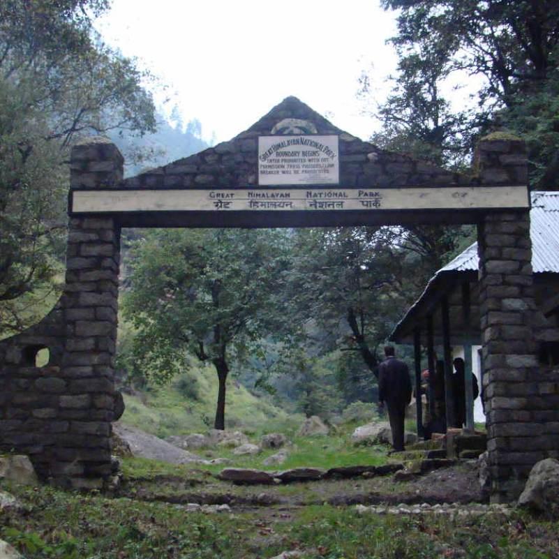 Forested valley in Great Himalayan National Park.jpg